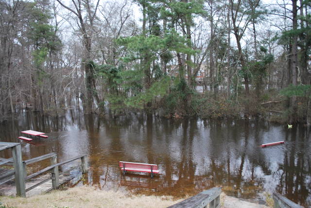 
			
				                                A Lumber River viewing area near West Fifth Street in Lumberton was covered by floodwater Wednesday afternoon. The river was at 18.7 feet Wednesday, 5.7 feet above its flood stage of 13 feet.
 
			
		