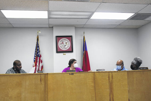 
			
				                                The Rowland Board of Commissioners met Tuesday in Town Hall and discussed an interlocal agreement, computer gaming hours and heard concerns about a lack of economic growth in the town.
                                 Tomeka Sinclair | The Robesonian

			
		