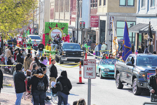 <p>Crowds flooded the street downtown for the 2022 Lumberton Christmas Parade. The parade route began and First street and continued down Elm Street, ending at Biggs Park Mall.</p>
                                 <p>Tomeka Sinclair | The Robesonian</p>