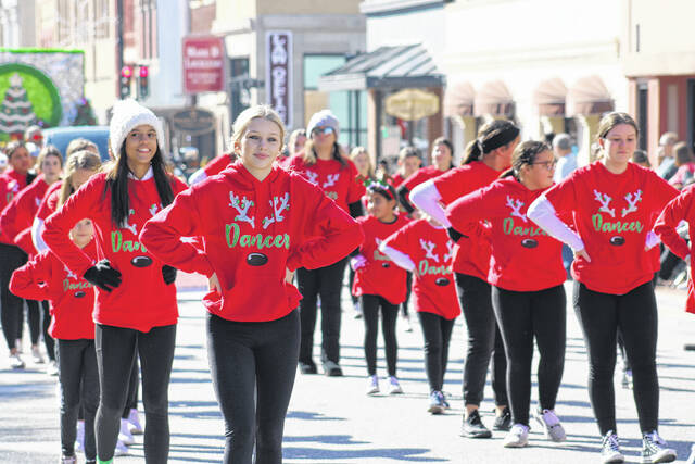 <p>The Southern Saphire Dance Academy was among several dance schools present in this year’s Lumberton Christmas Parade held by the Lumberton Area Chamber of Commerce.</p>
                                 <p>Tomeka Sinclair | The Robesonian</p>
