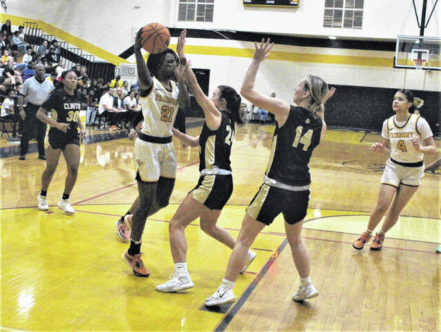 <p>Fairmont’s Amyrikal Vaught (21) looks to pass as Clinton’s Anna Perry Sinclair (24) and Brittany Blackburn (14) defend during Friday’s game in Fairmont.</p>
                                 <p>Chris Stiles | The Robesonian</p>