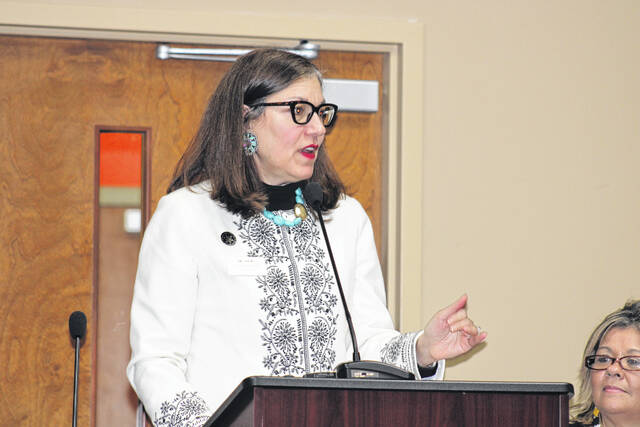<p>N.C. Department of Administration Secretary Pamela Brewington Cashwell speaks before the Lumbee Tribal Council and the present audience at the regular business meeting held Thursday.</p>
                                 <p>Tomeka Sinclair | The Robesonian</p>