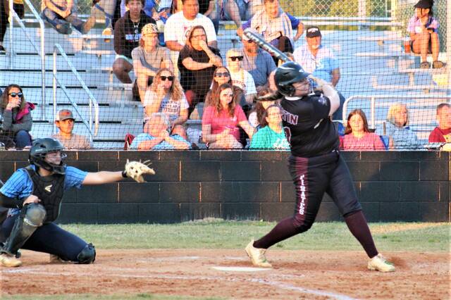 Duel of the Smiths: Fairmont outlasts Lumberton for 5th Slugfest