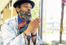 
			
				                                At the Scotland County Memorial Library, Tyris Jones frequently performs stories for young people to show the magic of his art, and inspire the next generation of performers.
                                 Ben Rappaport | BBI

			
		